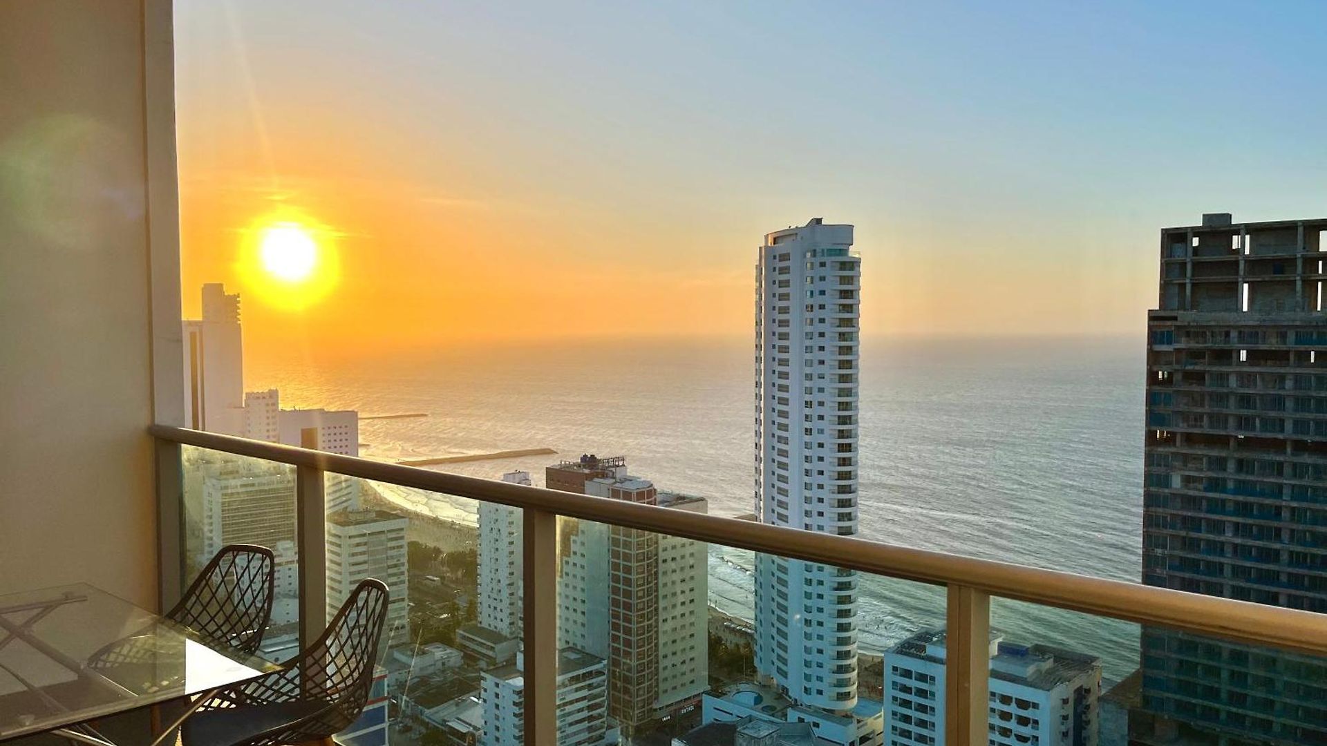 By Calamari Homes - Infinitum 3302 Bocagrande Apartamento