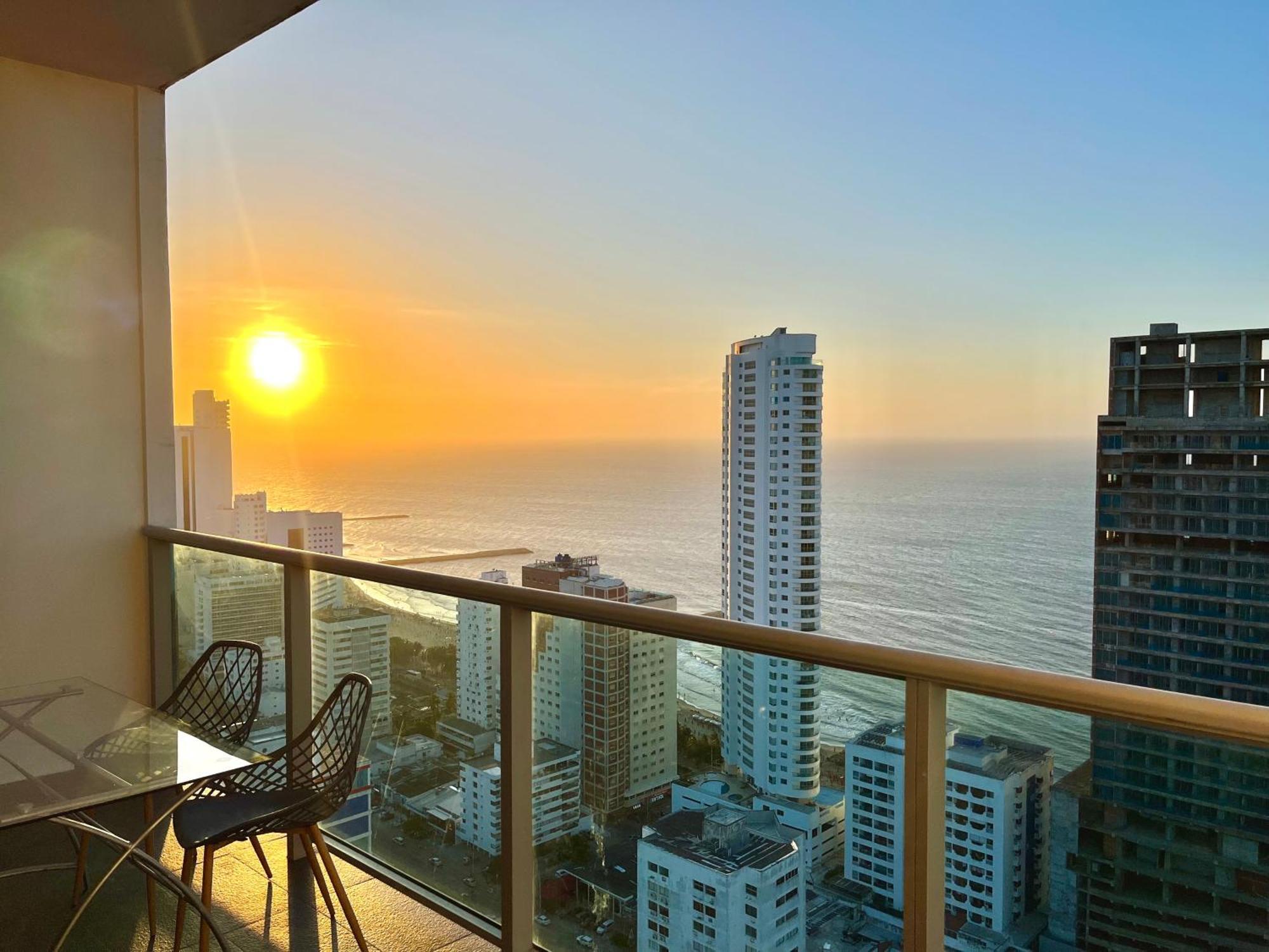 By Calamari Homes - Infinitum 3302 Bocagrande Apartamento