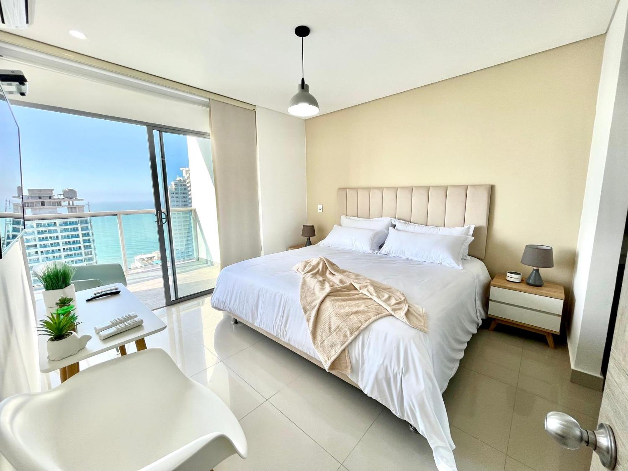 By Calamari Homes - Infinitum 3302 Bocagrande *